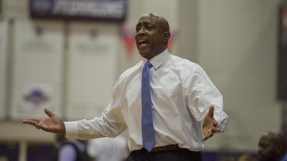 HS boys basketball: McClatchy-DCA decides Metro League; Burbank coach wins 600th