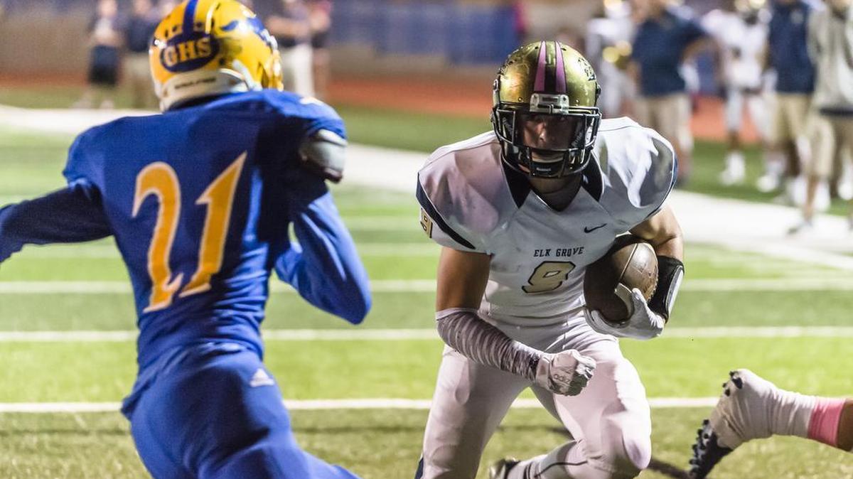 
Elk Grove Thundering Herd's Ryan Robards (9), runs for a touchdown making the score 14-7 after the point after attempt was good during the first quarter as the Grant Pacers host the Elk Grove Thundering Herd, Friday October 2, 2015. 
