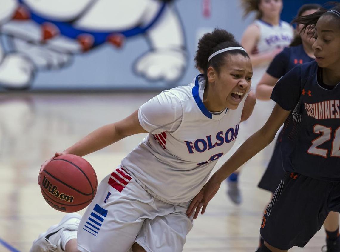 Folsom Bulldogs McKenzie Forbes (0) drives to the basket during the second quarter.