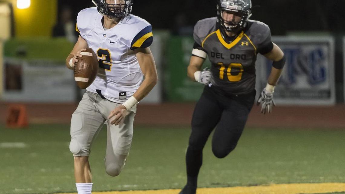 Oak Ridge Trojans Marco Baldacchino (2), runs with the ball during the second quarter, Friday, Oct. 21, 2016.