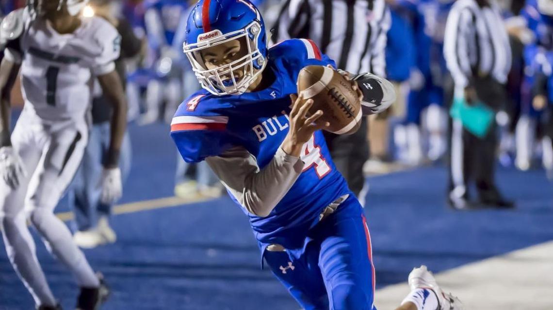 Folsom’s Kaiden Bennett runs for a touchdown against Sheldon in last season’s playoffs.