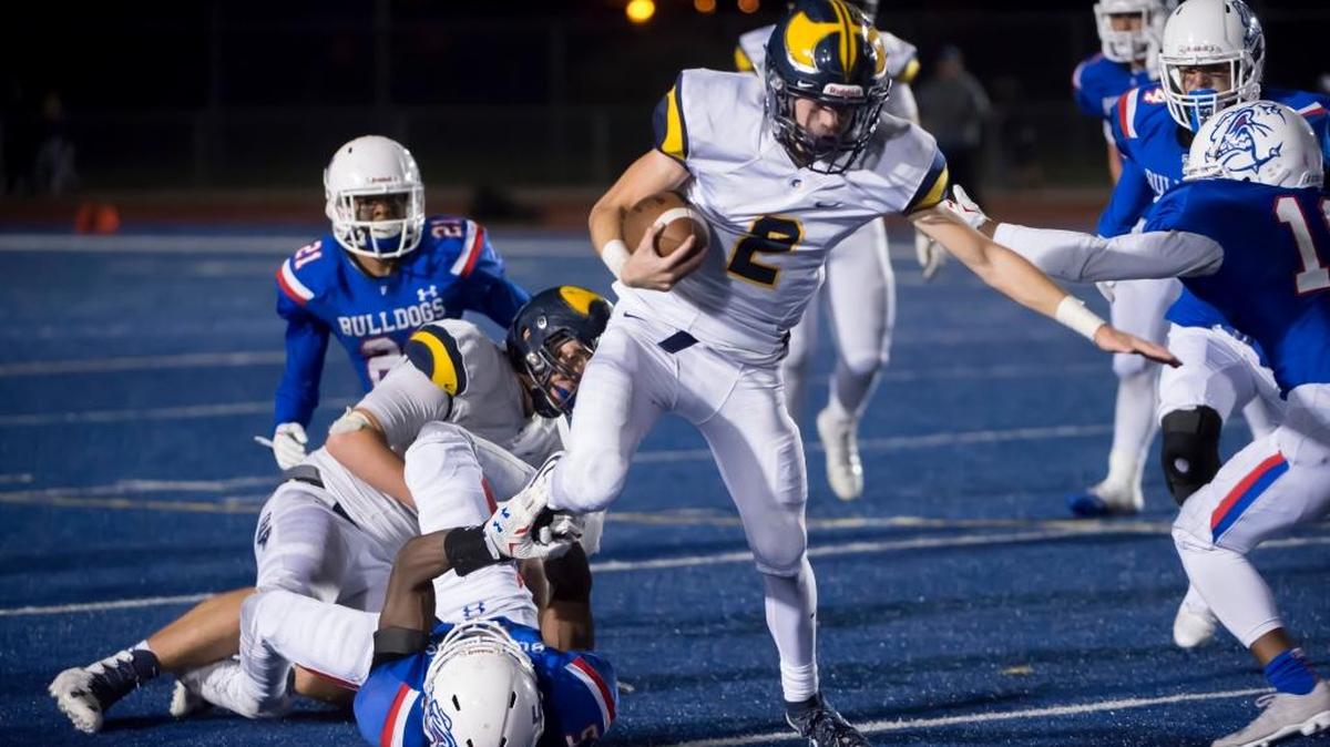 Marco Baldacchino, center, and Oak Ridge fell 17-16 to Folsom last year. The teams will meet Friday in search of a perfect regular-season record and the Sierra Foothill League title on the line.