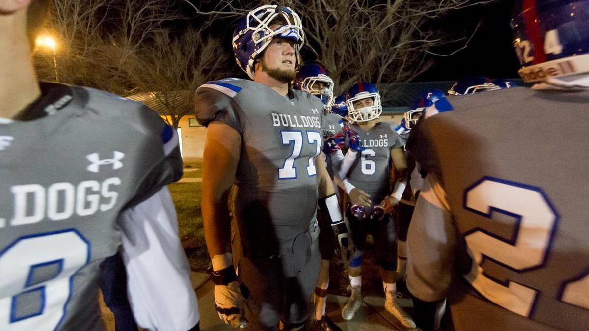 Folsom offensive lineman Jonah Williams waits to take the field before the CIF NorCal Division I-AA championship game against Bellarmine College Prep on Dec. 11, 2015, in Folsom. Williams, who played right tackle for NCAA champion Alabama last season, moves to left tackle.