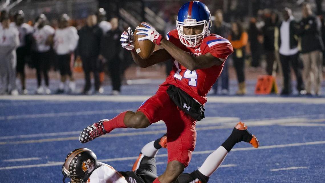 Elijah Badger scores a touchdown for Folsom during Friday’s Northern California Regional championship victory over Central of Fresno in 2017.