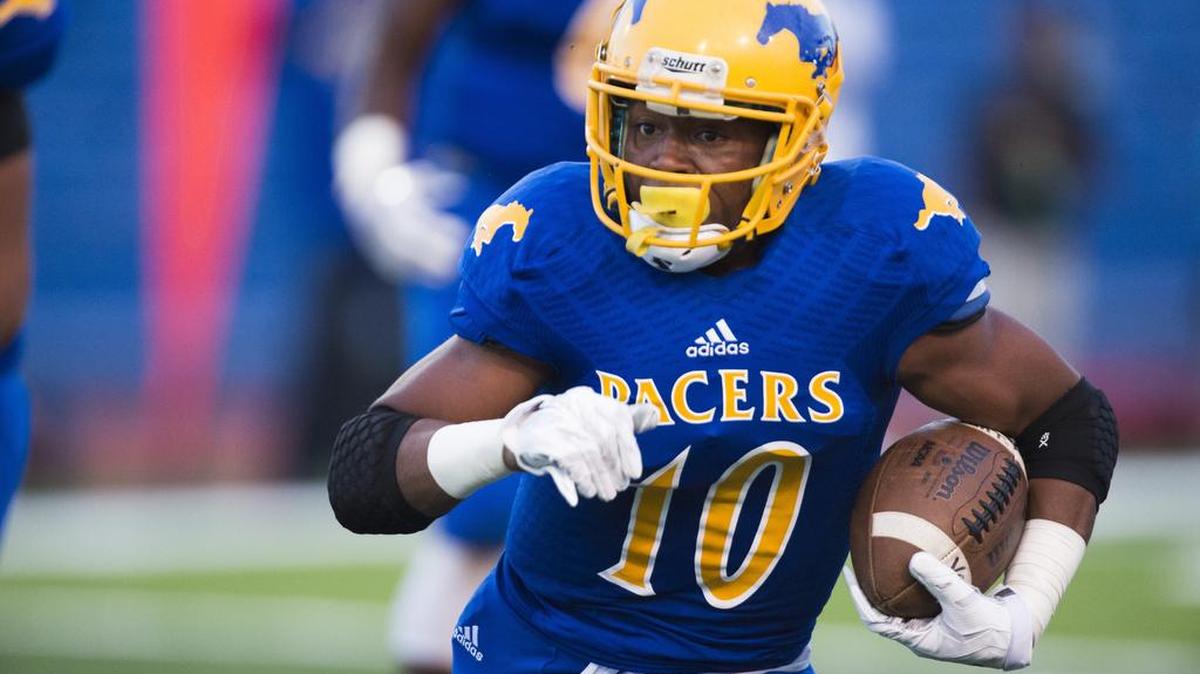 
Grant High School Pacer’s Deshawn Collins (10), runs with the ball as the Grant High School Pacers host the Burbank High School Titans in their season opener, Friday August 28, 2015. 
