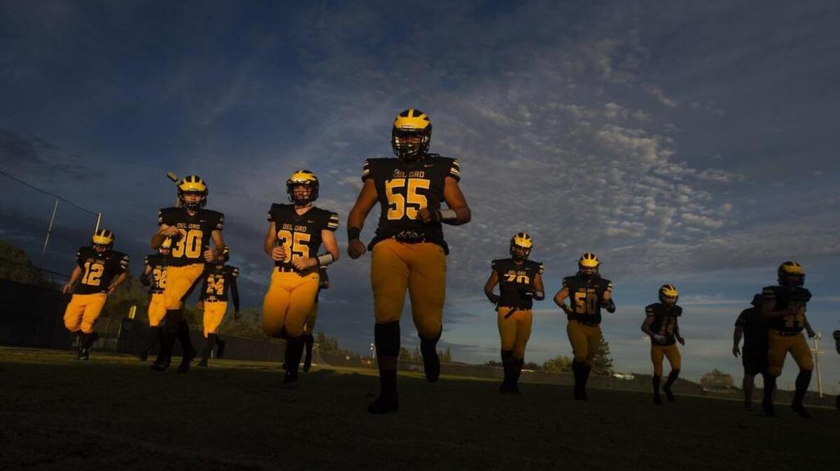 The Del Oro Golden Eagles warm up.