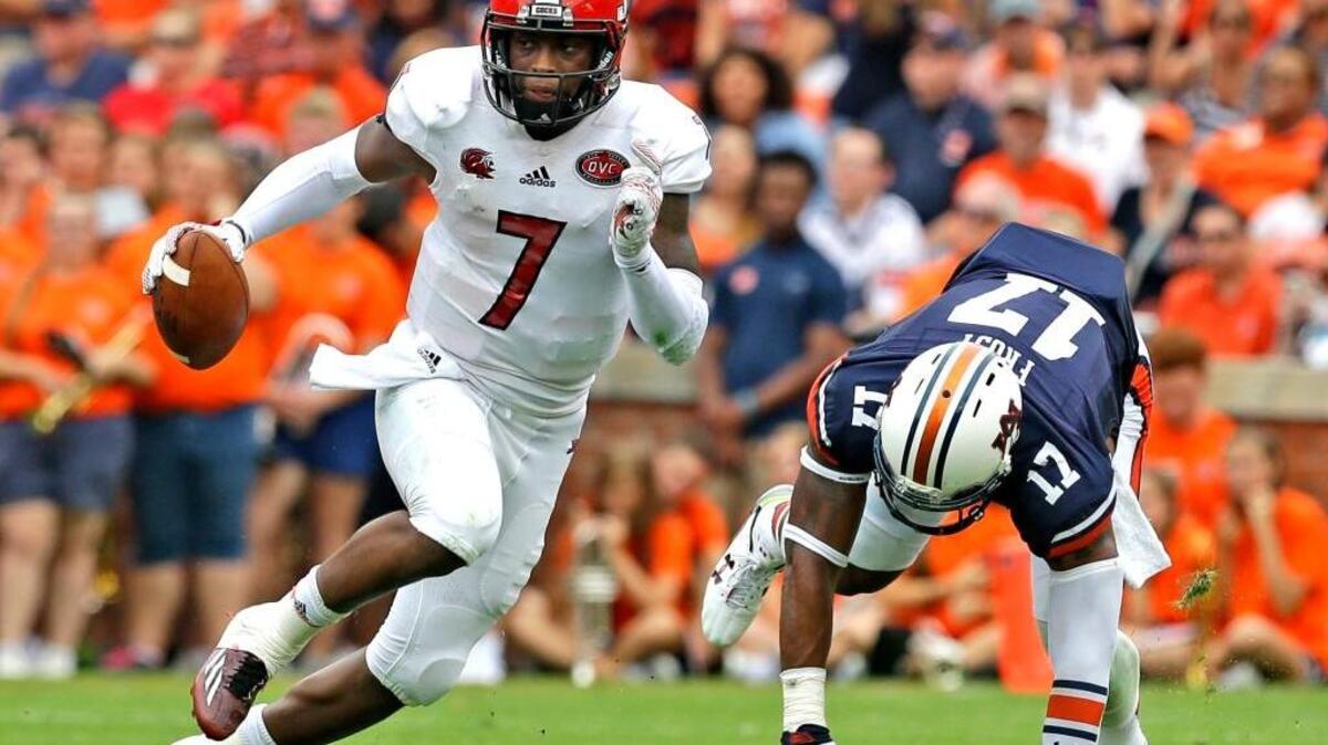 
Jacksonville State quarterback Eli Jenkins (7) scrambles away from a falling Auburn defender during an NCAA college football game against Auburn, Saturday, Sept. 12, 2015, in Auburn, Ala. Then-No. 6 Auburn needed overtime for a 27-20 victory over the Football Championship Subdivision team. 
