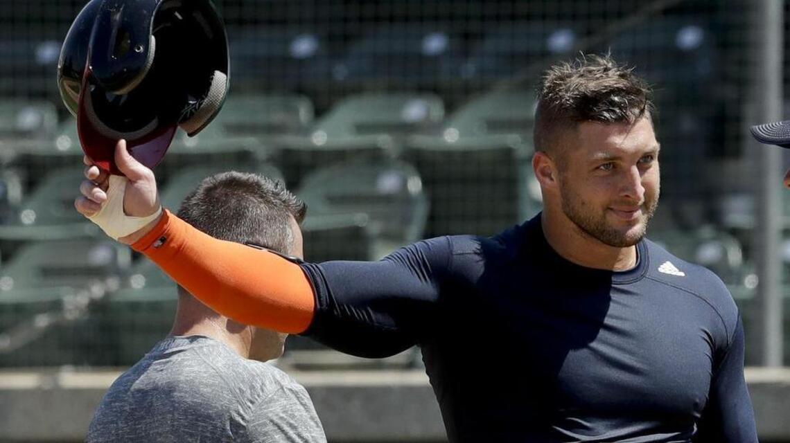 Canseco wants to help Tebow become a baseball player