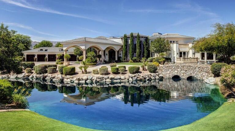 Oakland A's Coco Crisp selling his sweet major-league retreat