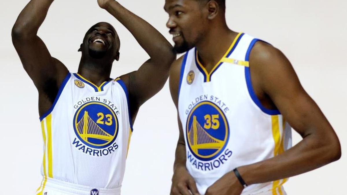 Golden State Warriors' Draymond Green, left, and Kevin Durant pose for photos during NBA basketball media day Monday, Sept. 26, 2016, in Oakland, Calif.