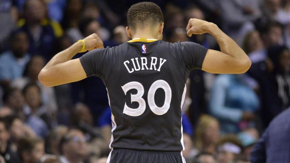 Stephen Curry struggled from the field, making just 7 of 22 attempts on Saturday, but the Warriors kept alive their chances of setting the wins mark.