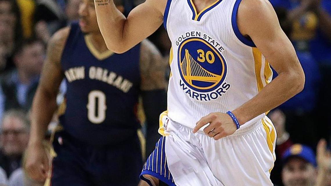 The Warriors’ Stephen Curry (30) celebrates after scoring during the first half of Monday’s victory over the New Orleans Pelicans in Oakland.