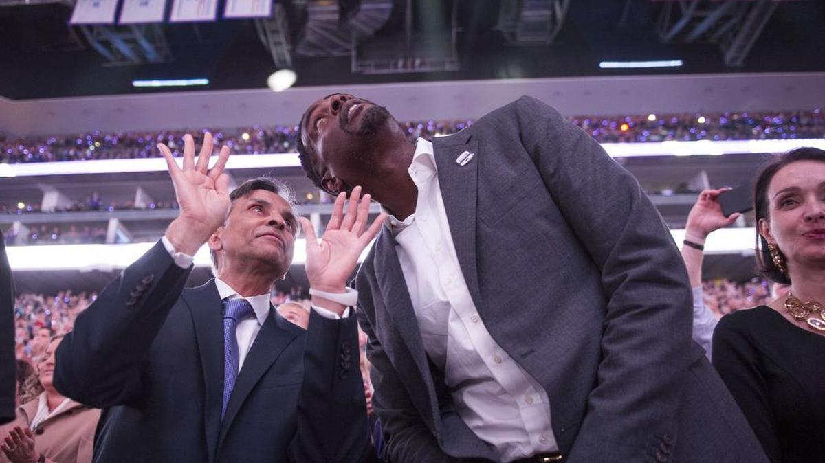Sacramento Kings owner Vivek Ranadive talks with former Sacramento Kings player Chris Webber during player introductions before the game against the San Antonio Spurs during the opening of the Golden 1 Center in Sacramento on Thursday, October 27, 2016.
