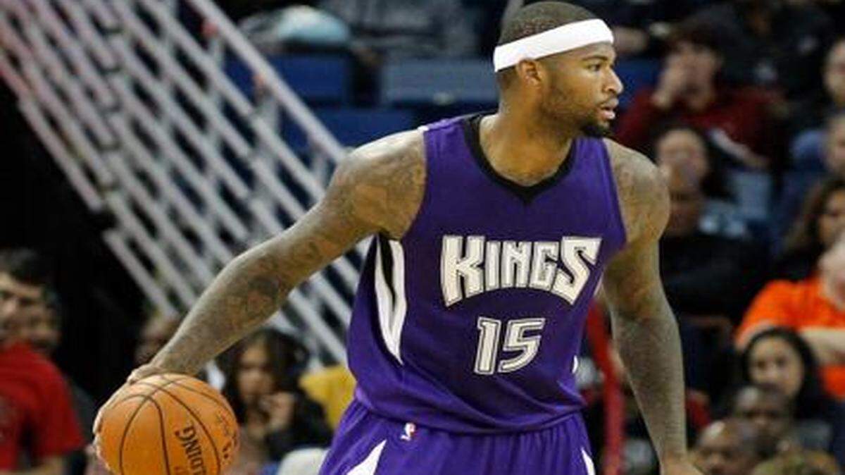 
Sacramento Kings center DeMarcus Cousins (15) dribbles the ball in the second half of an NBA basketball game against the New Orleans Pelicans in New Orleans, Tuesday, Nov. 25, 2014. (AP Photo/Butch Dill)
