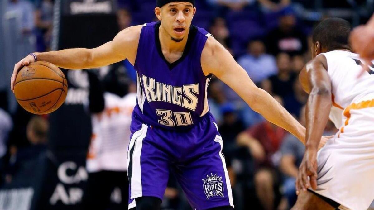 Sacramento Kings guard Seth Curry (30) looks to pass as Phoenix Suns guard Ronnie Price defends during an NBA basketball game, Monday, April 11, 2016, in Phoenix.