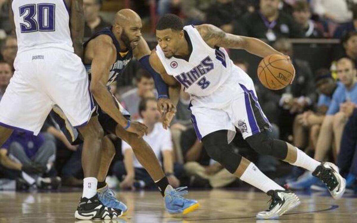 
Sacramento Kings forward Rudy Gay (8), driving against Memphis Grizzlies guard Vince Carter (15) on Sunday, leads the Kings against the Toronto Raptors at Sleep Train Arena on Tuesday night.
