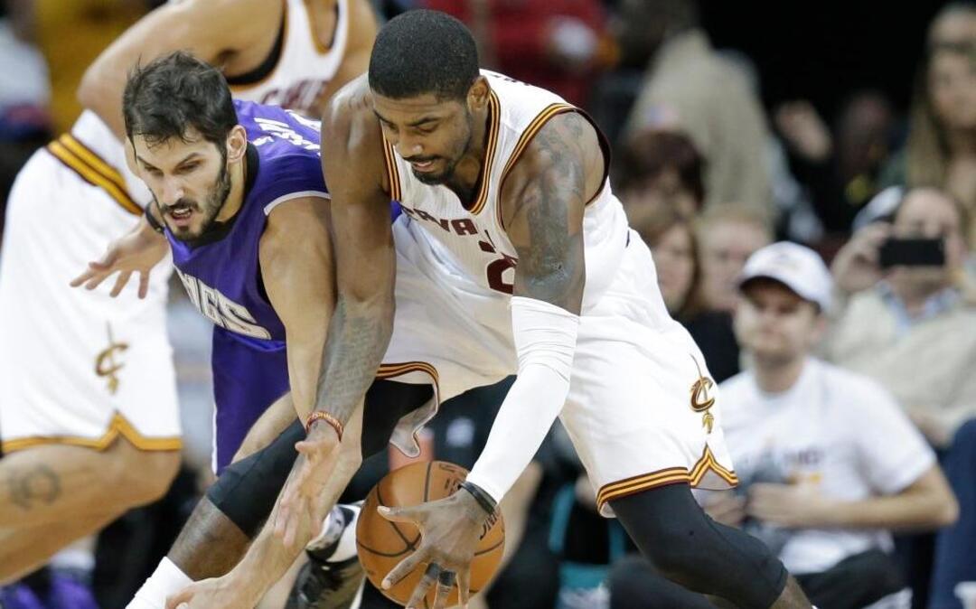 The Sacramento Kings’ Omri Casspi, left, and the Cleveland Cavaliers’ Kyrie Irving battle for a loose ball during an NBA basketball game Monday, Feb. 8, 2016, in Cleveland. The Cavaliers won 120-100.