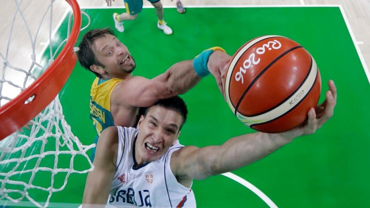 Serbia’s Bogdan Bogdanovic, bottom, drives to the basket against Australia’s David Andersen on Aug. 8, 2016, during the Rio de Janeiro Olympics. Bogdanovic, who could soon play for the Kings, led his EuroLeague team to victory Tuesday.