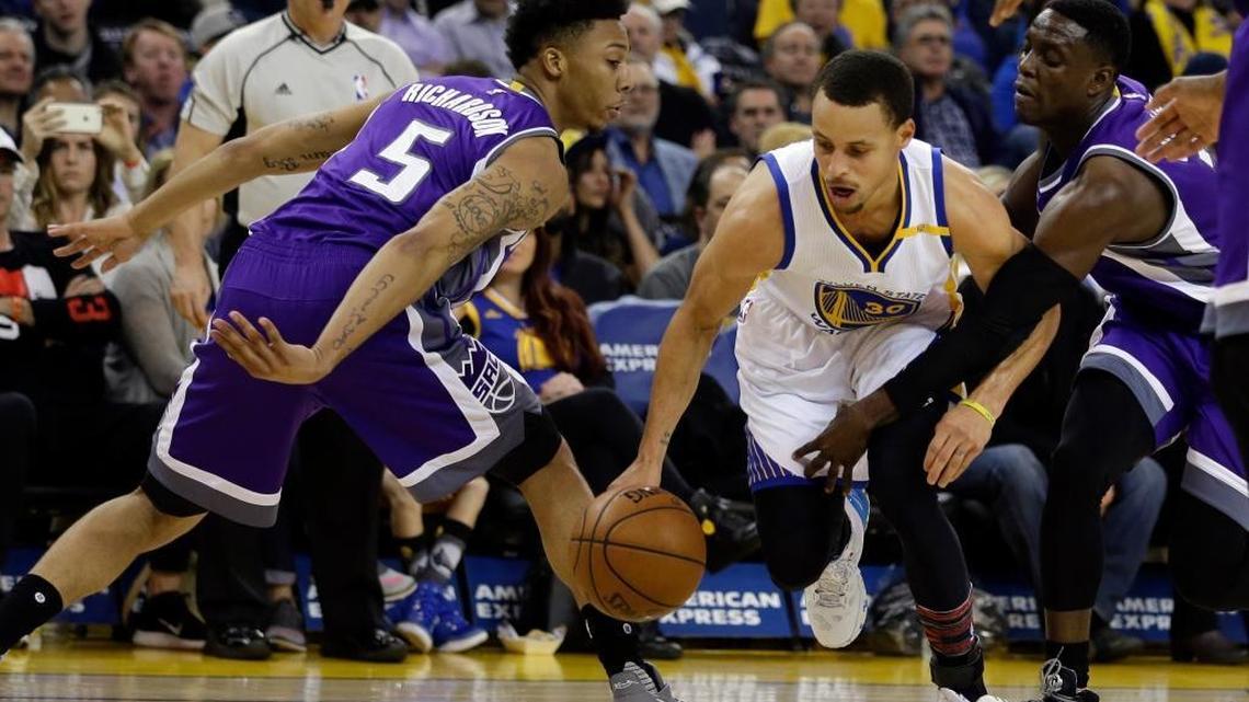 Golden State Warriors guard Stephen Curry, center, drives between Sacramento Kings guard Malachi Richardson (5) and guard Darren Collison during the first half of an NBA basketball game Wednesday, Feb. 15, 2017, in Oakland, Calif.