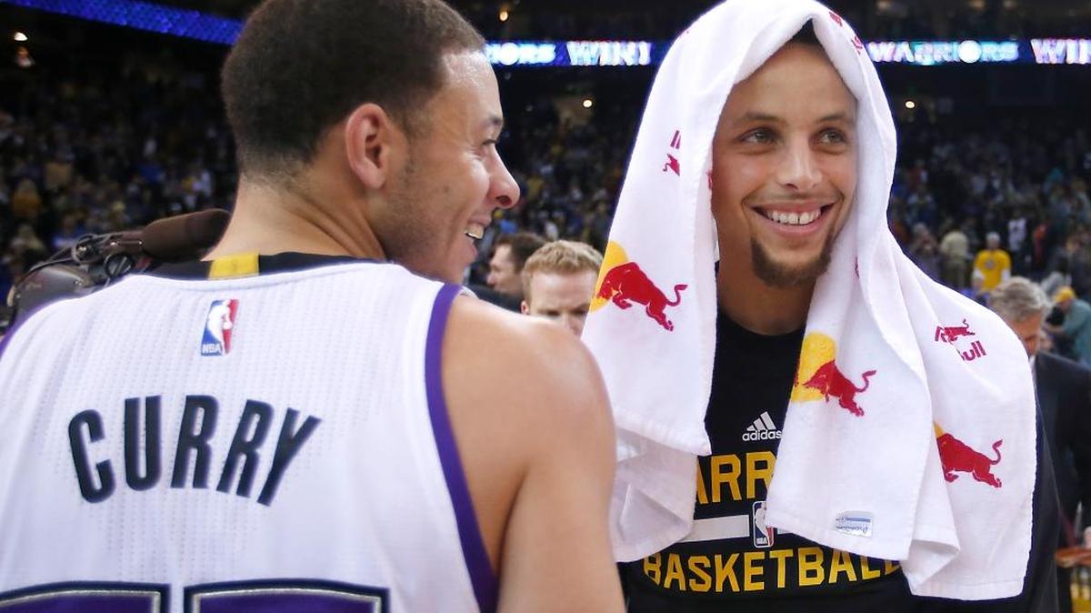 Golden State Warriors guard Steph Curry, right, laughs with Kings guard Seth Curry, his brother, after an NBA basketball game Saturday, Nov. 28, 2015, in Oakland.