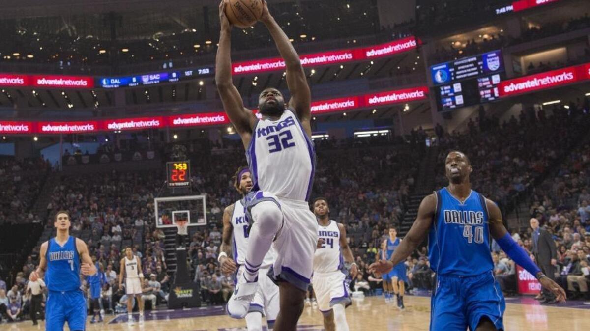 Sacramento Kings guard Tyreke Evans (32) dunks after a steal against the Dallas Mavericks at Golden 1 Center on Tuesday.