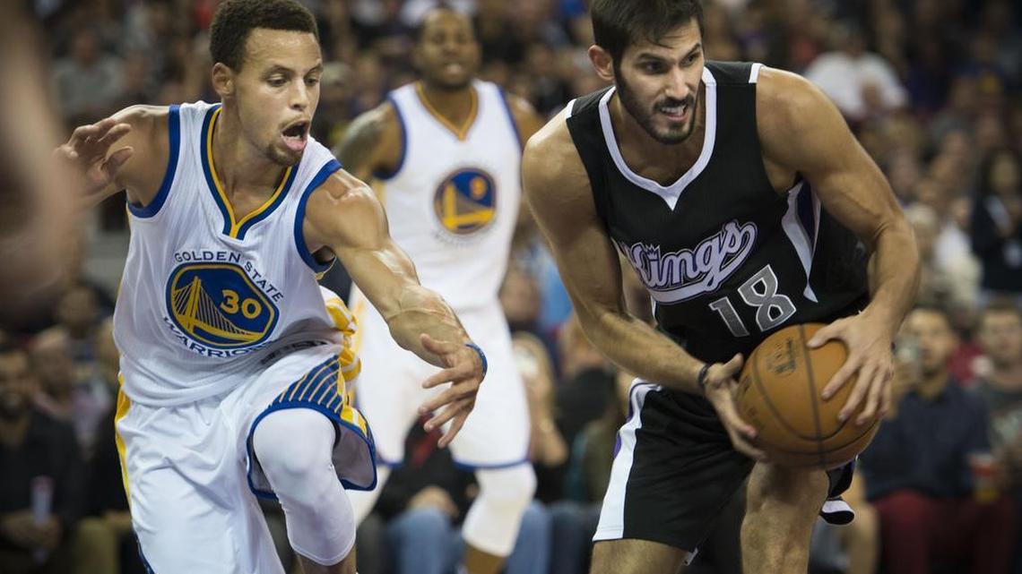 Kings forward Omri Casspi (18) makes a defensive play to come up with the ball against Golden State Warriors guard Stephen Curry (30) at Sleep Train Arena on Nov. 7, 2015, in Sacramento.