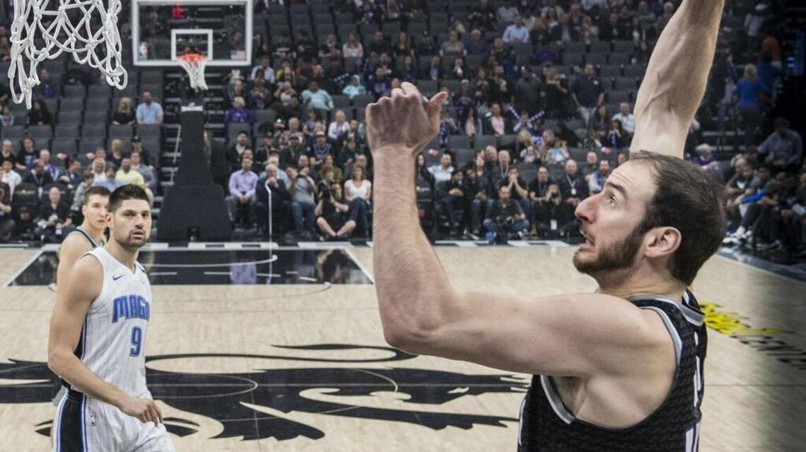 How an unlikely cast of Kings earned their coach a milestone victory over the Magic