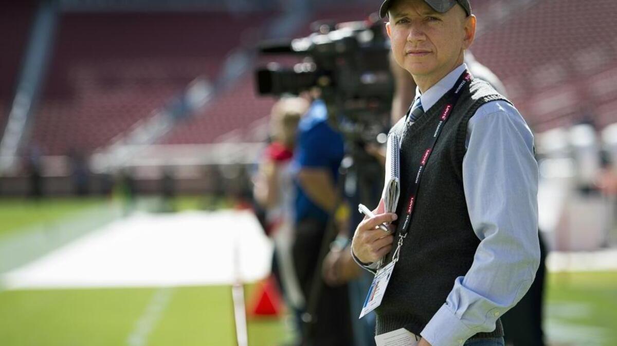 The Sacramento Bee’s Matt Barrows, working the sidelines at Levi's Stadium in October, hosts his weekly live chat at 11 a.m. Friday, Nov. 11, 2016.
