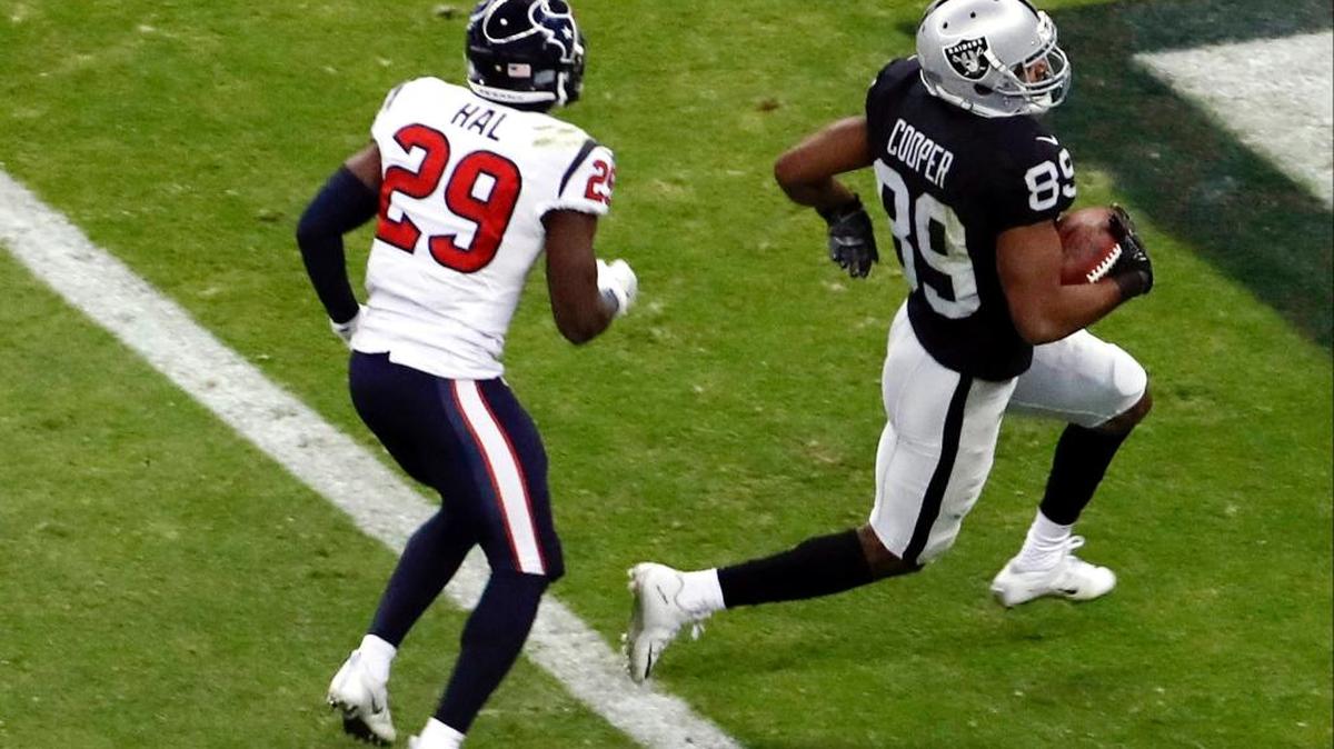 Amari Cooper scores on a 35-yard pass play in front of Houston’s Andre Hal in Mexico City on Nov. 21, 2016.