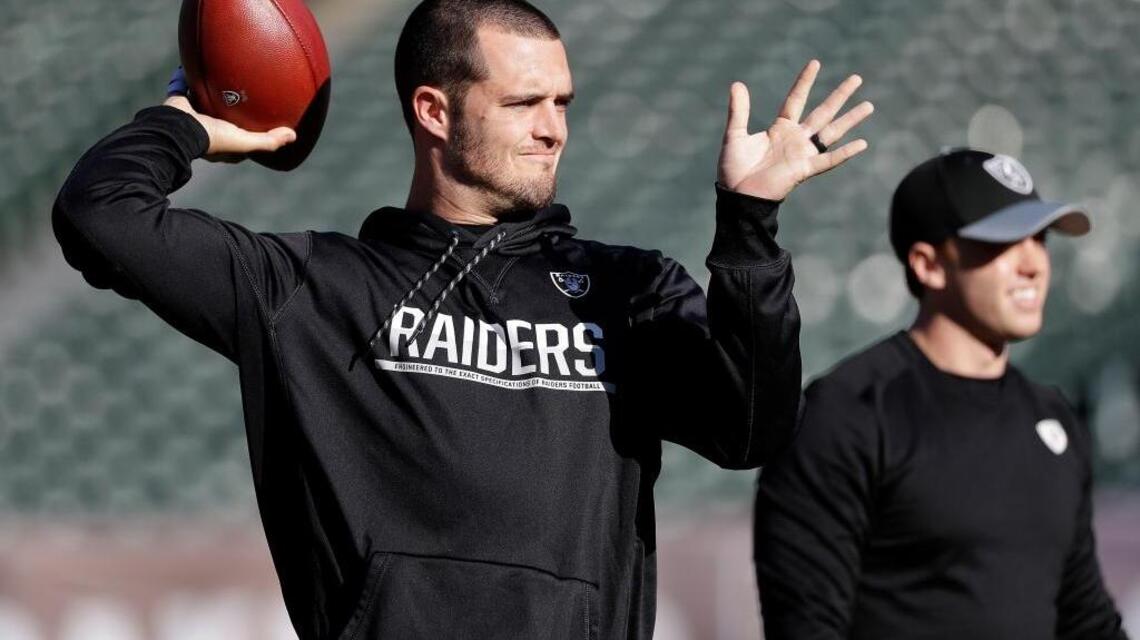 Raiders quarterback Carr gets invite to pitch for the A’s