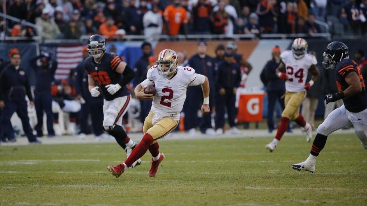 Blaine Gabbert (2), running for a fourth-quarter touchdown against the Chicago Bears last week, leads the San Francisco 49ers on the road against the Cleveland Browns on Sunday, Dec. 13, 2015.