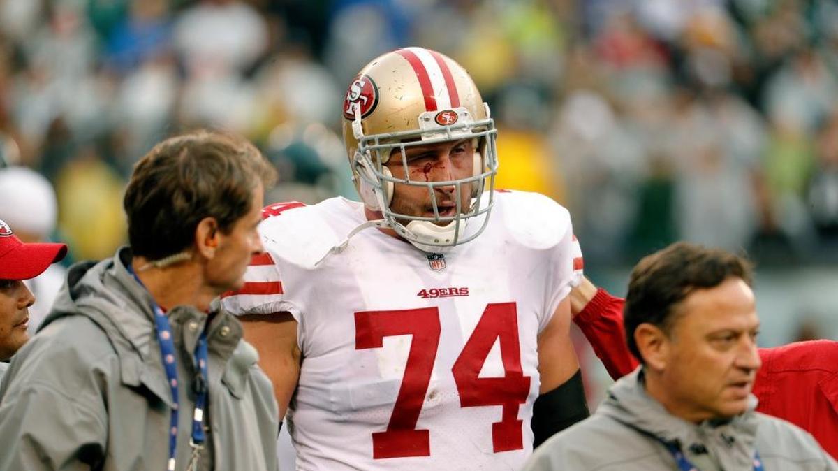Joe Staley walks off the field during the first half of Sunday’s game against the Philadelphia Eagles. The 49ers offensive tackle says the fractured orbital bone around his right eye isn’t affecting his vision.