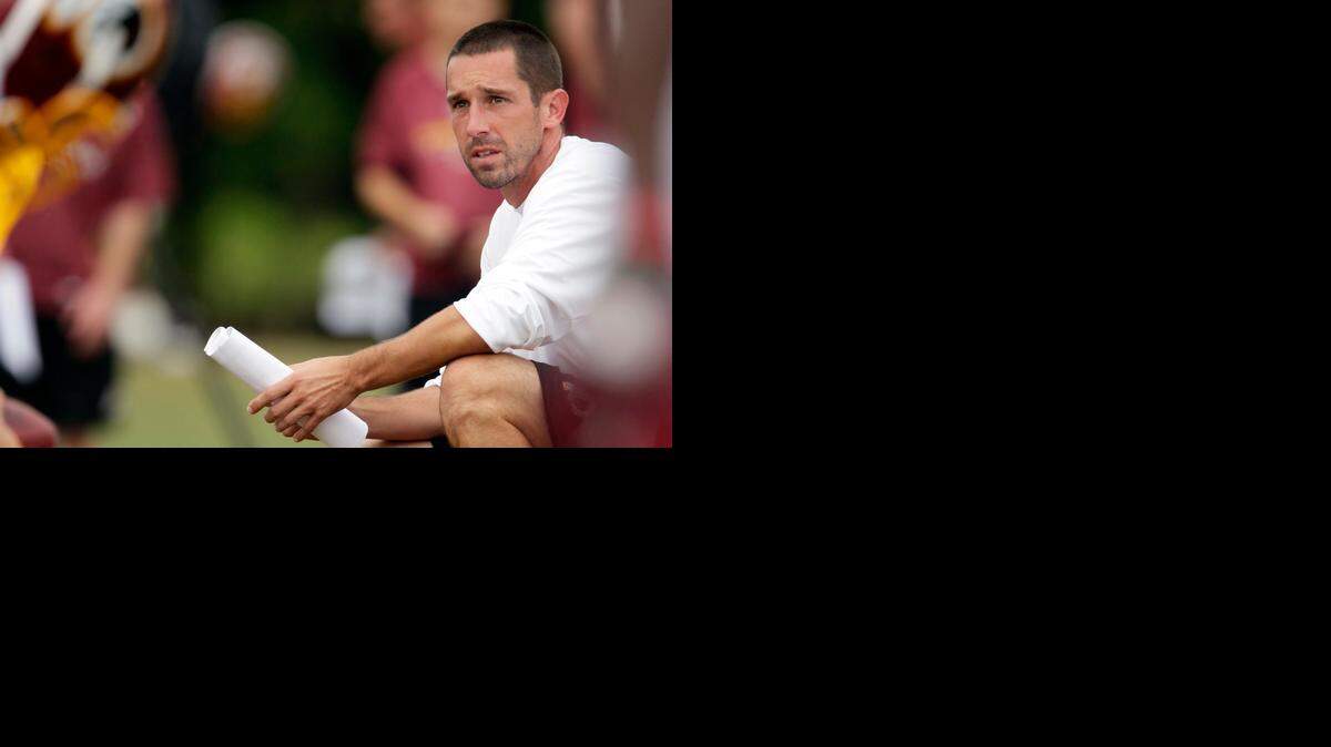 
Kyle Shanahan, shown here as offensive coordinator in Washington, is looking for work after being released by Cleveland.
