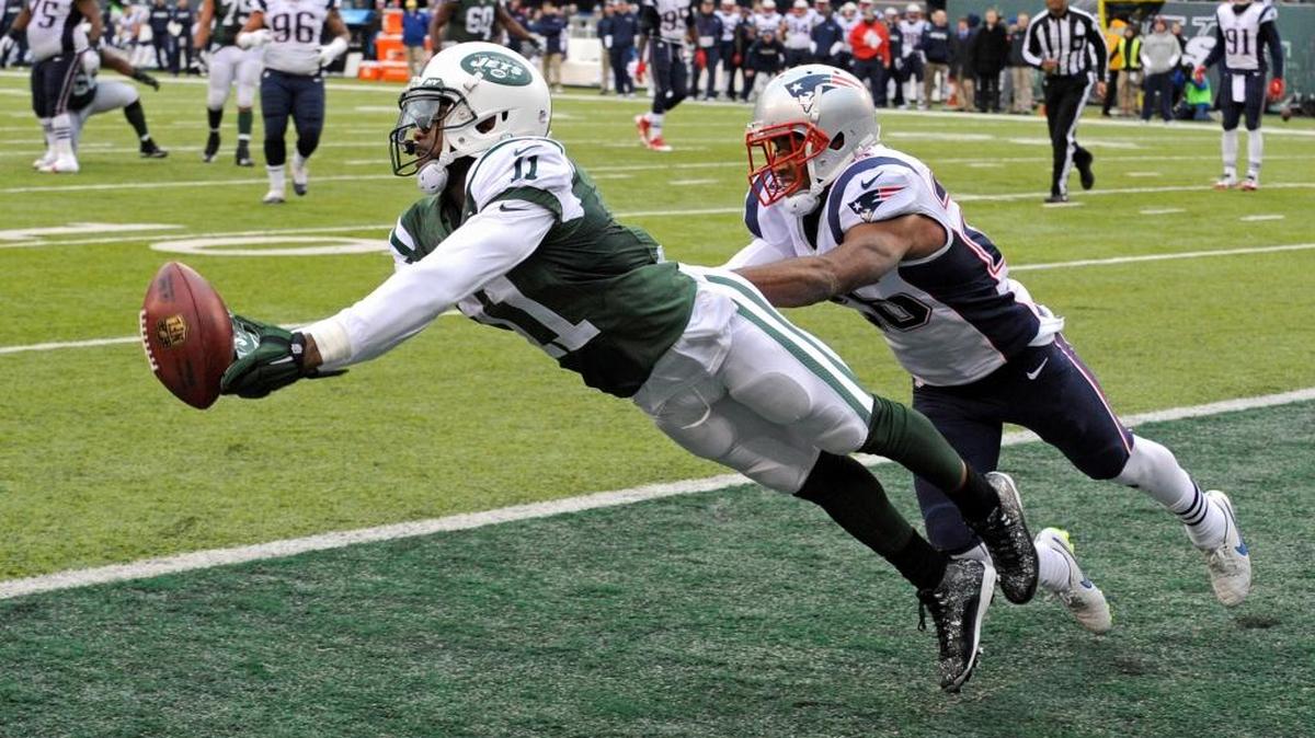 New York Jets wide receiver Jeremy Kerley (11) fails to catch a pass in the end zone as New England Patriots cornerback Logan Ryan (26) defends on Sunday, Dec. 21, 2014, in East Rutherford, N.J.