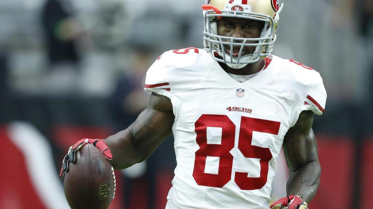 San Francisco 49ers tight end Vernon Davis (85) will miss Sunday’s game against the Green Bay Packers.
