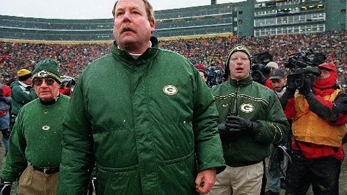 For the second straight season, former Packers head coach Mike Holmgren is making it known that he wants to coach the 49ers.