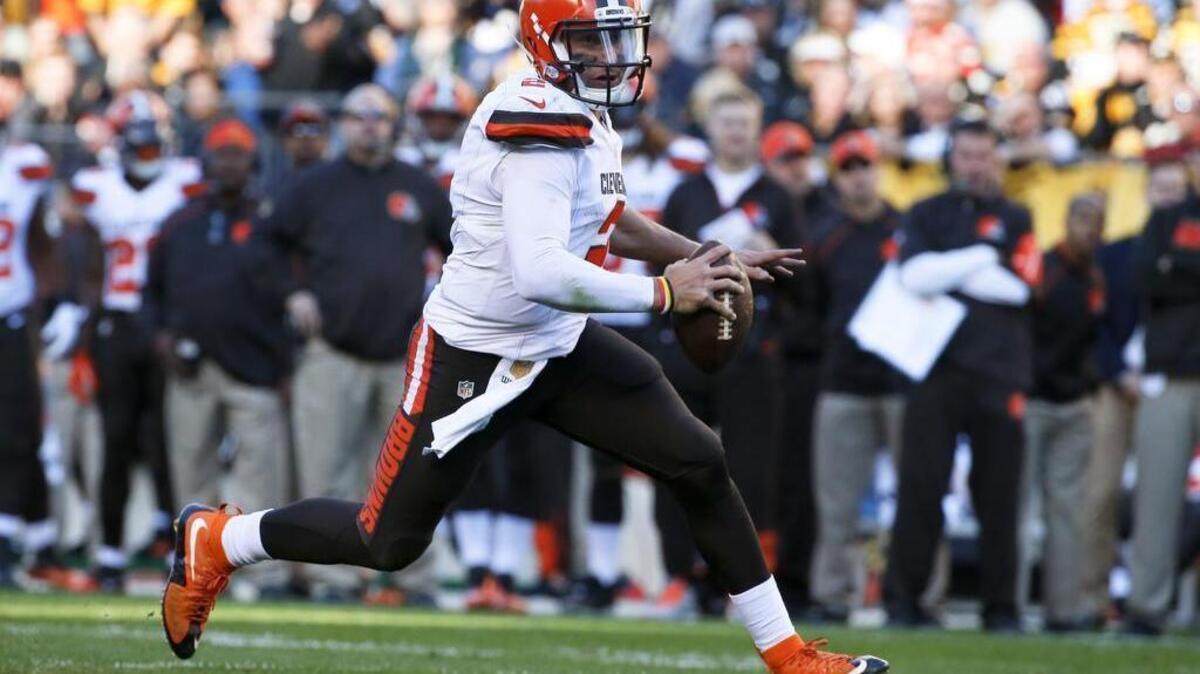 Browns quarterback Johnny Manziel scrambles against the Steelers in Pittsburgh on Nov. 15. Manziel is expected to start on Sunday against San Francisco.