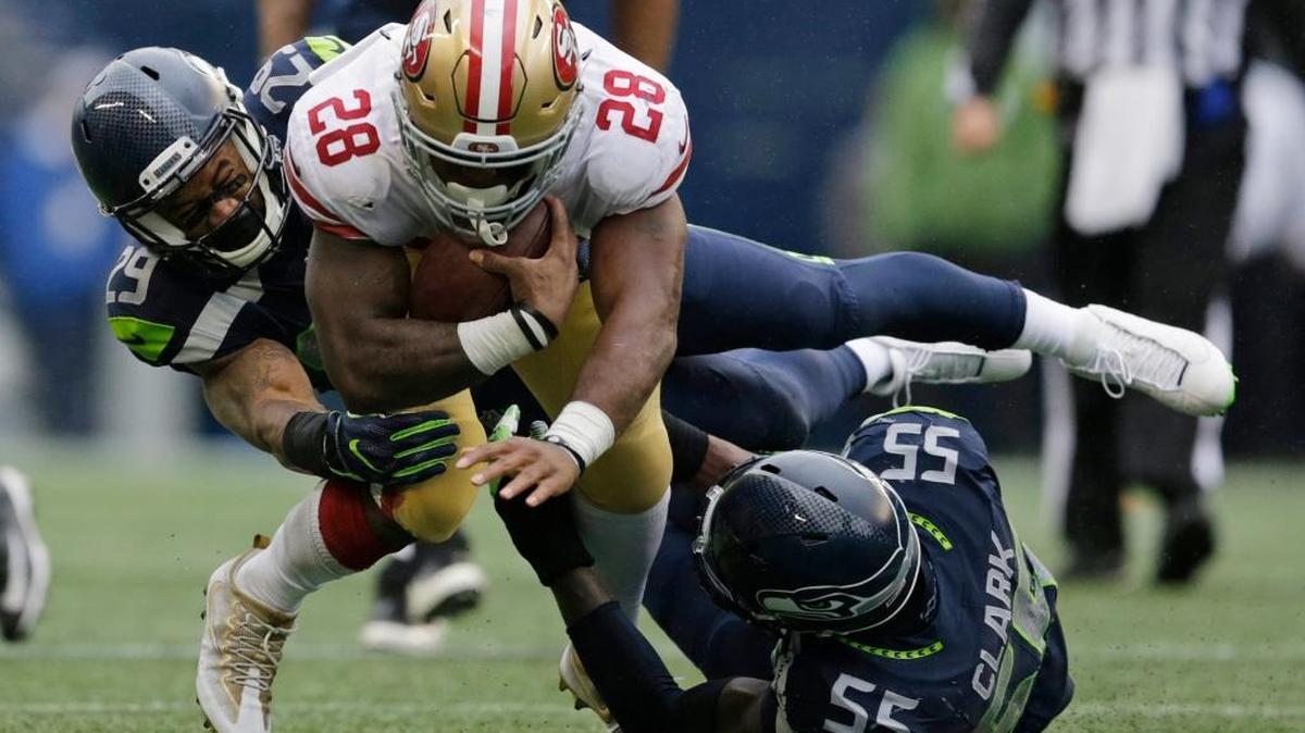 Carlos Hyde (28) ran well for the 49ers, rushing for 124 yards, including a career-long dash of 61 yards.