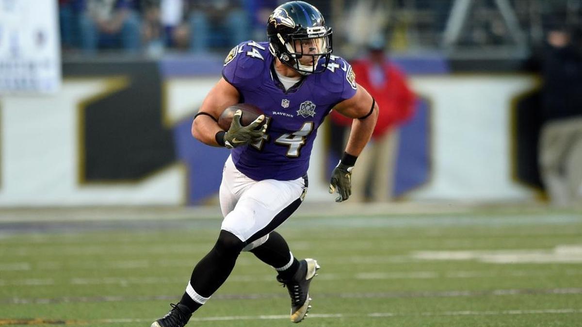 Baltimore Ravens fullback Kyle Juszczyk rushes the ball in the second half an NFL football game against the Jacksonville Jaguars, Sunday, Nov. 15, 2015, in Baltimore.