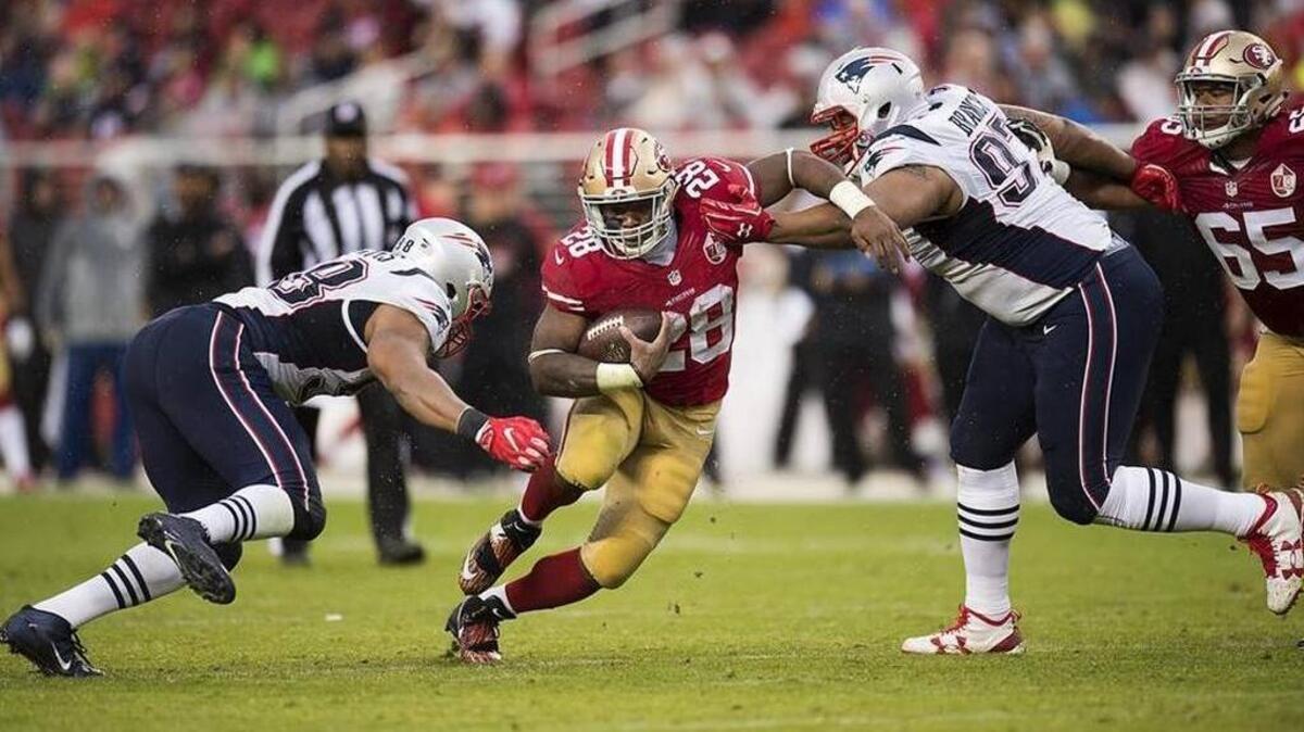 Carlos Hyde needs 50 yards in the last two weeks of the 49ers season to reach 1,000 for the first time in his career.