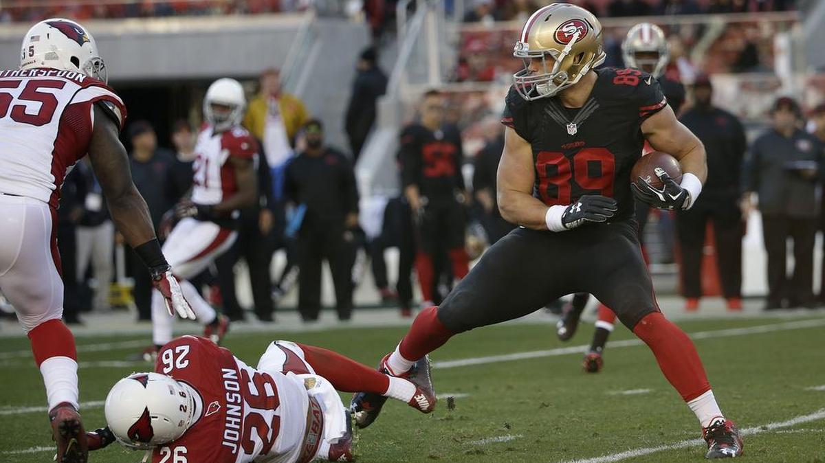 San Francisco tight end Vance McDonald runs against Arizona during the first half in Santa Clara, Calif. on Sunday, Nov. 29, 2015.