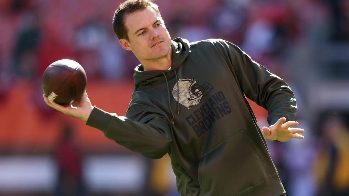 Cleveland Browns quarterbacks coach Kevin O'Connell before an NFL football game against the Arizona Cardinals, Sunday, Nov. 1, 2015, in Cleveland.