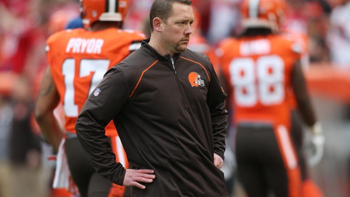 Cleveland Browns defensive coordinator Jim O'Neil before an NFL football game between the San Francisco 49ers and the Cleveland Browns, Sunday, Dec. 13, 2015, in Cleveland.