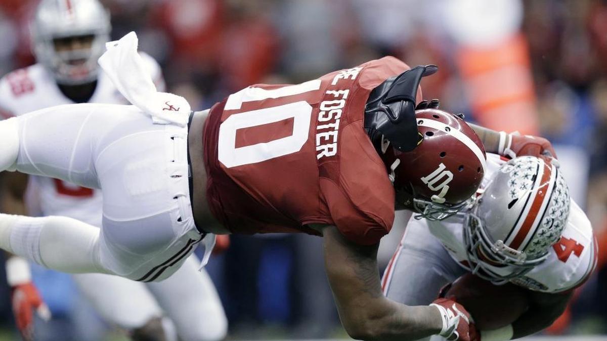 Alabama linebacker Reuben Foster (10) hits Ohio State running back Curtis Samuel (4) in the first half of the Sugar Bowl NCAA college football playoff semifinal game, Thursday, Jan. 1, 2015, in New Orleans.