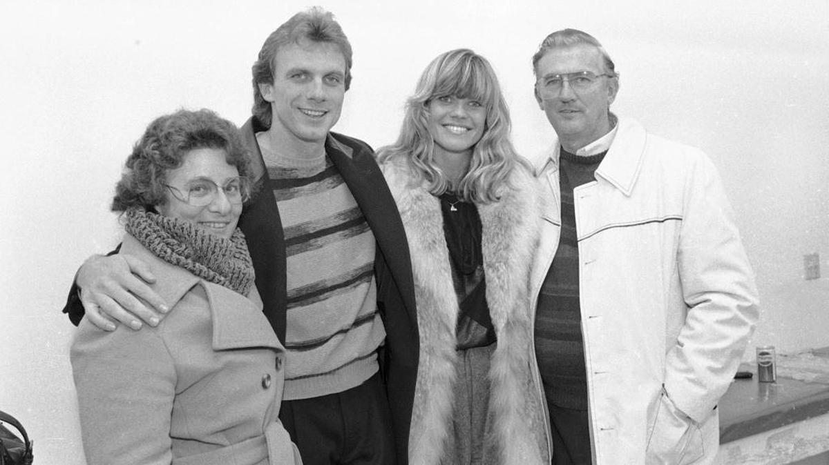 San Francisco 49ers' quarterback Joe Montana, second from left, is pictured with his fiancee Jennifer Wallace, and his parents Theresa, left, and Joe, Sr., right, Jan. 21, 1985, in Stanford, California.
