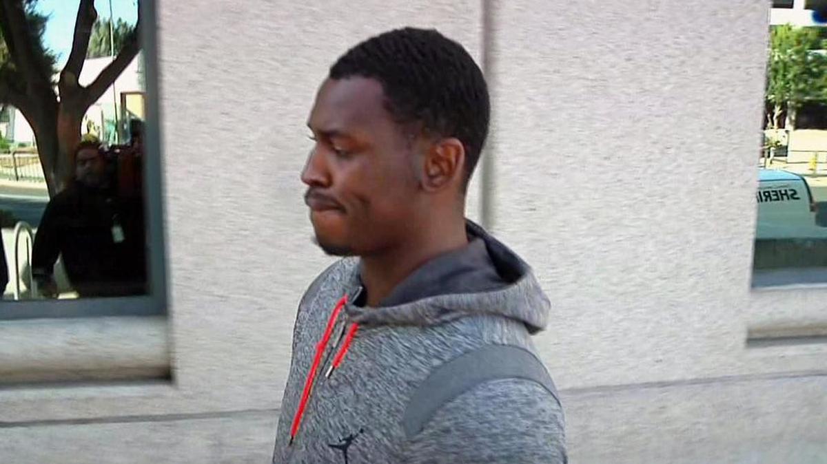 
In this image made from video and provided by KNTV, San Francisco 49ers Aldon Smith walks past cameras after being released from the Santa Clara County Jail on Friday, Aug. 7, 2015 in San Jose, Calif.
