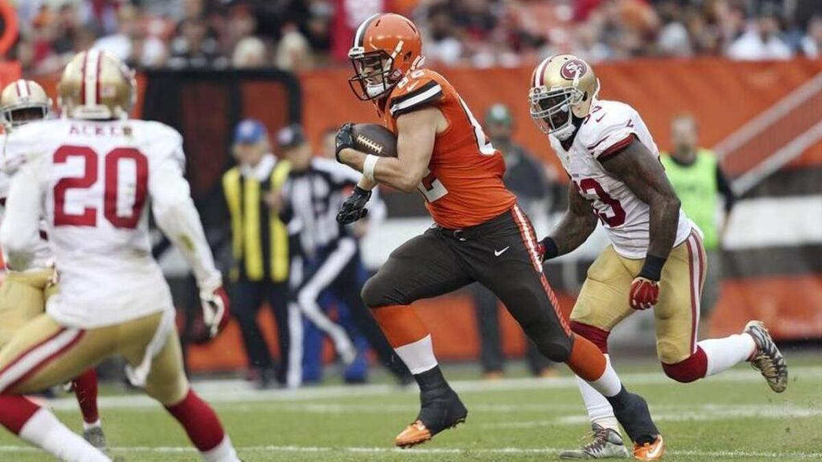 Browns tight end Gary Barnidge runs away from 49ers linebacker NaVorro Bowman during a 24-10 Browns win Sunday.