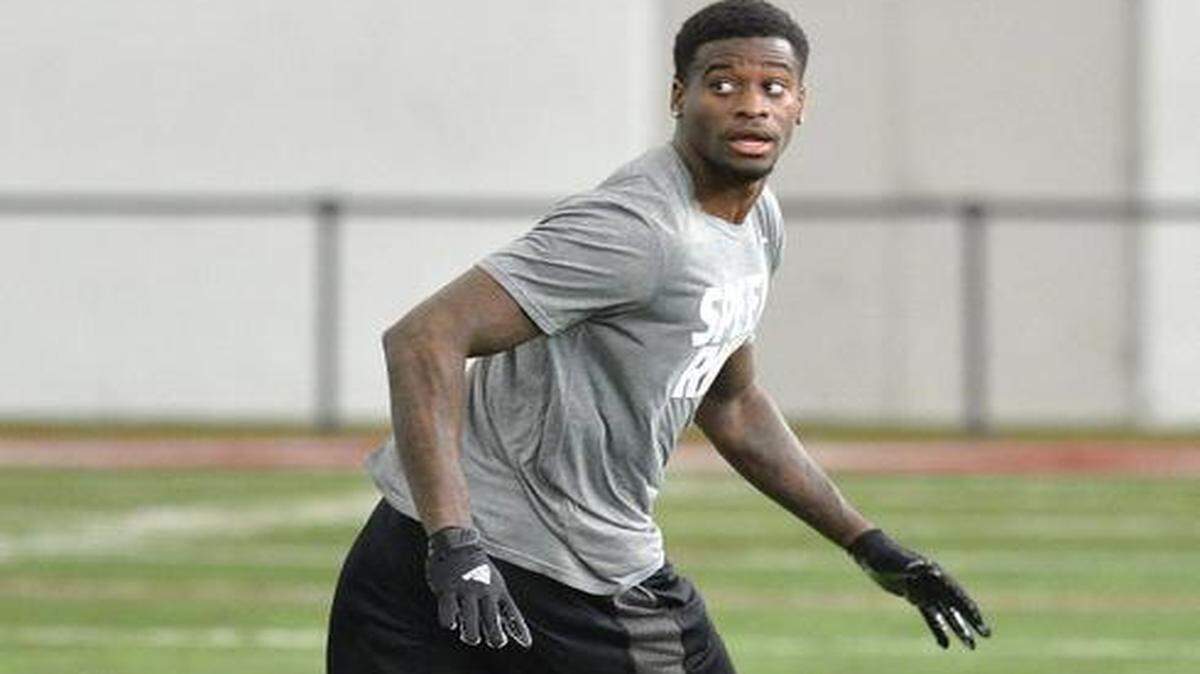 
Running back DeVante Parker participates in passing drills during Louisville's NFL football Pro Day in Louisville, Ky., Wednesday, March 11, 2015.
