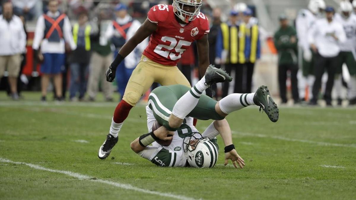 San Francisco 49ers safety Jimmie Ward (25), looming over New York Jets quarterback Bryce Petty during a 2016 game, has been sidelined with a hamstring injury.