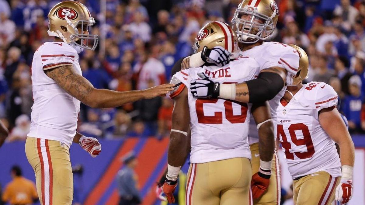 
The San Francisco 49ers celebrates San Francisco 49ers running back Carlos Hyde's (28) fourth quarter touchdown against the New York Giants in an NFL football game, Sunday, Oct. 11, 2015, in East Rutherford, N.J. 
